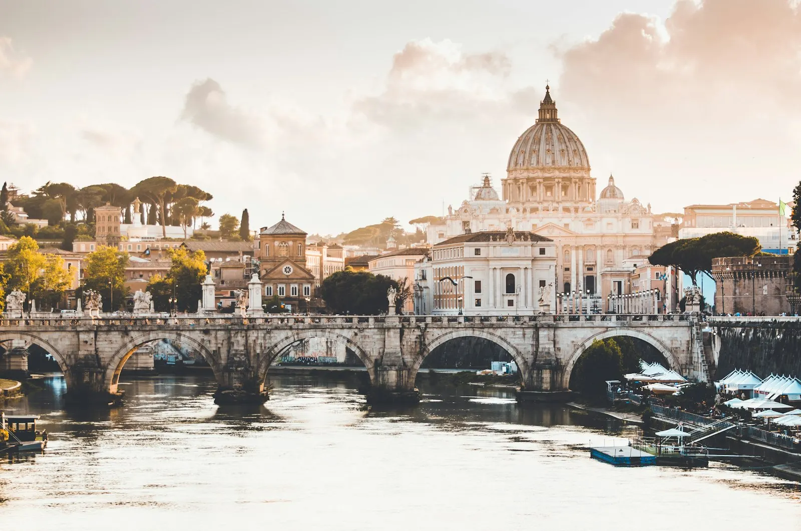 Roma, Sant'Angelo Köprüsü ve San Pietro Bazilikası